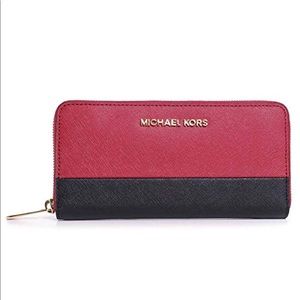 Michael Kors Jet set travel wallet